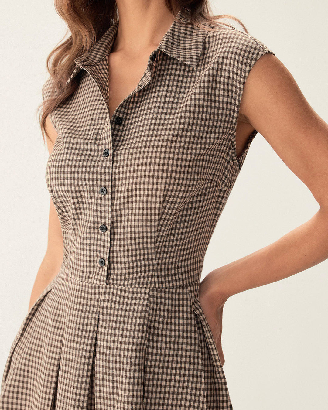 Beatriz | Vestido Midi Plisado de Cuadros con Botones