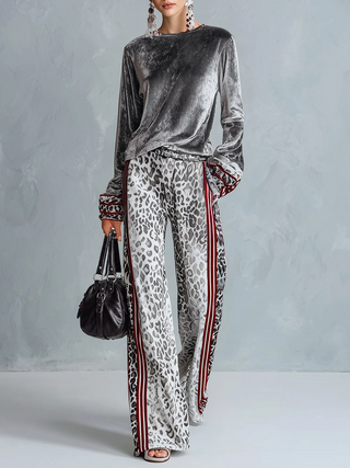 Mercedes | Conjunto de Top de Terciopelo Plateado y Pantalón de Leopardo