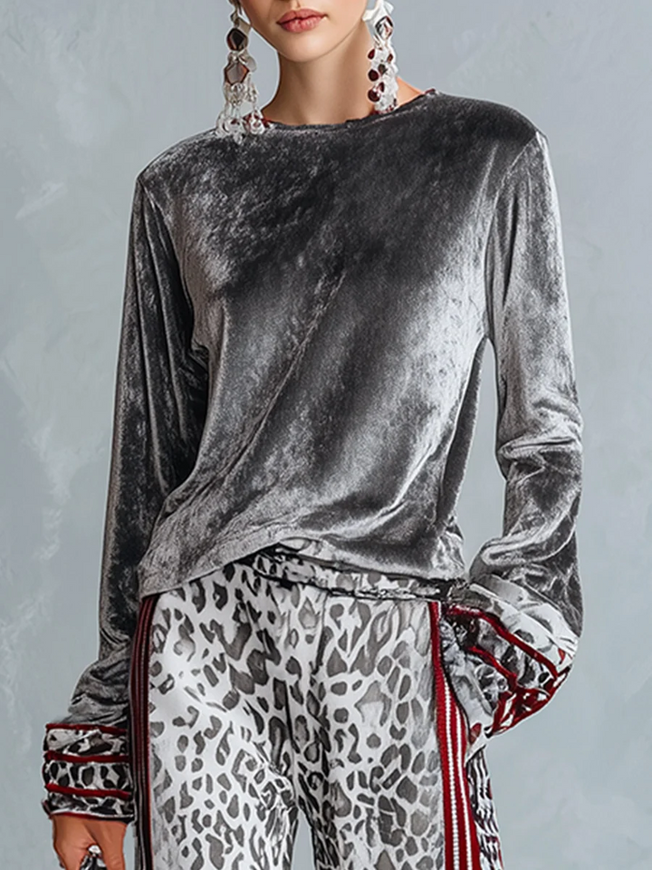 Mercedes | Conjunto de Top de Terciopelo Plateado y Pantalón de Leopardo