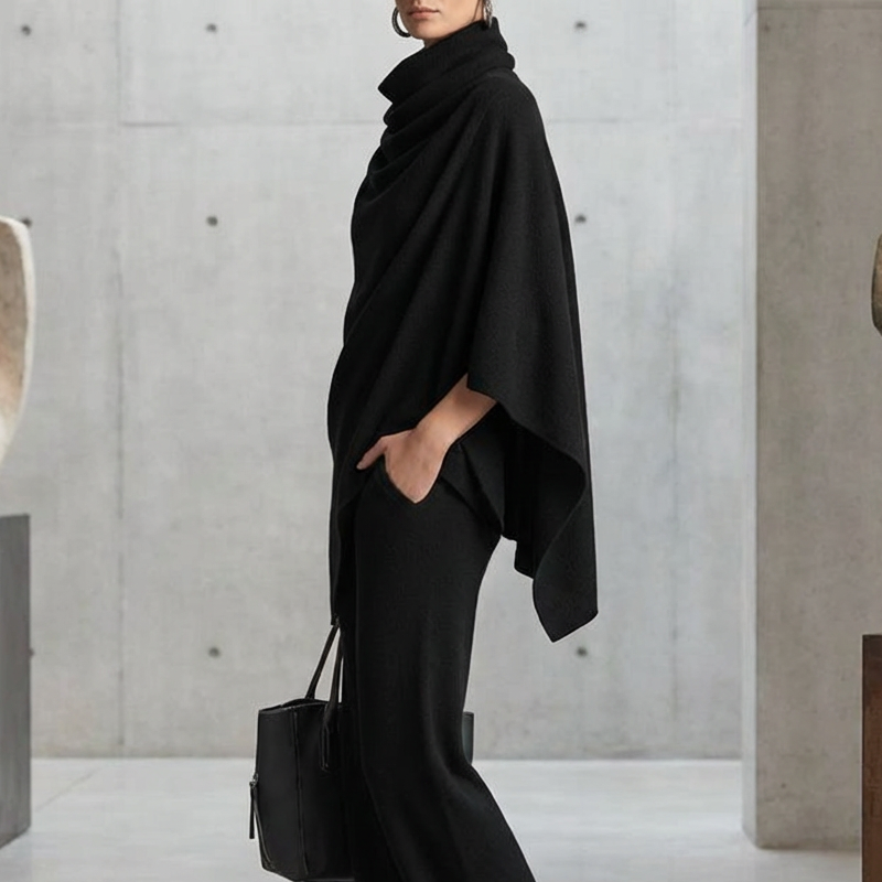 Milagros | Conjunto de Capa con Cuello Drapeado y Pantalón Ancho – Negro