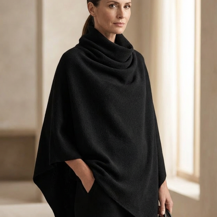 Milagros | Conjunto de Capa con Cuello Drapeado y Pantalón Ancho – Negro